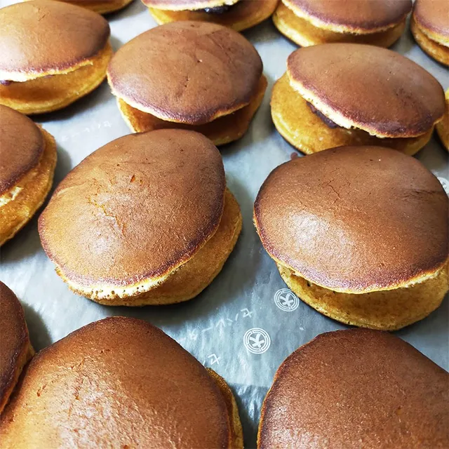 どらやきをたくさん並べている画像