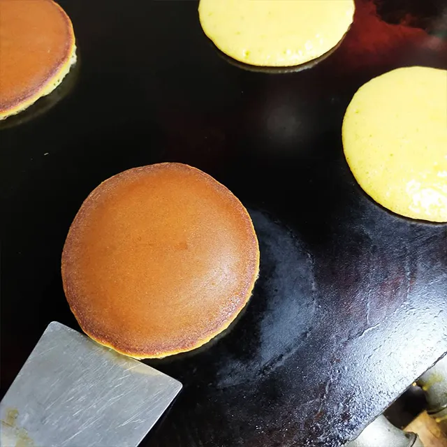 どら焼きの皮を手焼きで画像