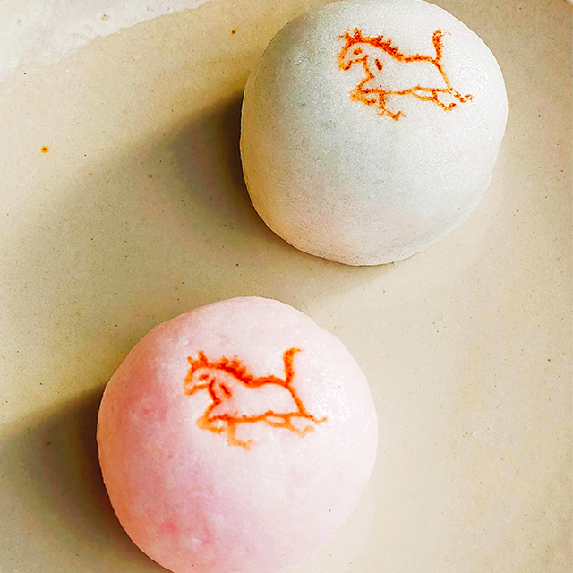 季節のお菓子・迎春　干支上用（お饅頭）の写真