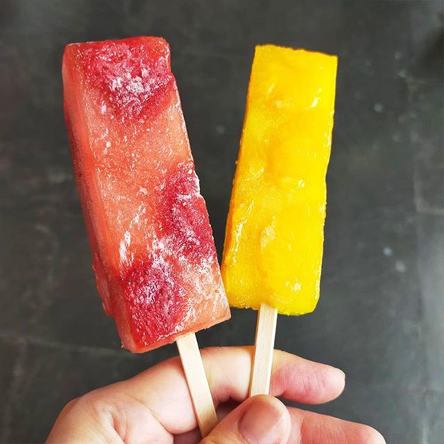 季節のお菓子・夏　シャリバーイチゴ味とみかん味の画像